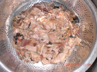 香辣河蚌肉！的做法步骤：1