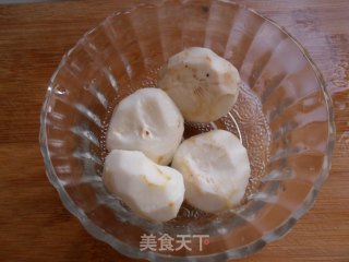 马蹄鸡球木耳汤的做法步骤：1