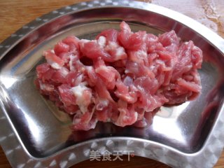 蒜叶炒肉丝的做法步骤：1