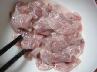 青椒炒肉家常菜的做法步骤：3