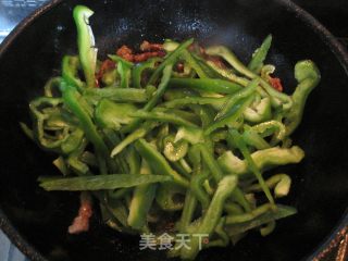 青椒炒肉家常菜的做法步骤：8