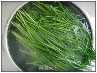 凉拌韭菜的做法步骤：1
