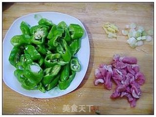 尖椒肉丝的做法步骤：2