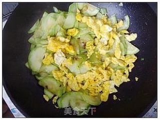 西葫芦木耳炒鸡蛋的做法步骤：6