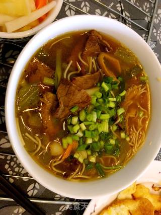 土豆家快手、暖胃、赞不绝口滴--【牛肉面】的做法