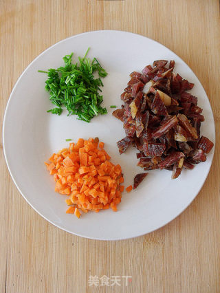 【炒饭】腊肉炒饭的做法步骤：2