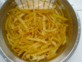 意外的零食——糖炒橘皮的做法步骤：1