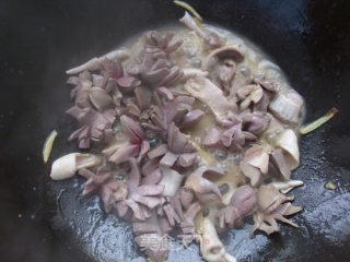 姜葱爆炒鸭胗的做法步骤：8