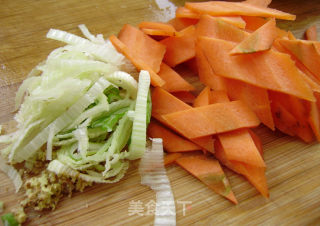 家常菜----黄瓜片炒鸡蛋的做法步骤：2