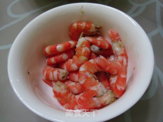 至尊鲜虾披萨的做法步骤：2