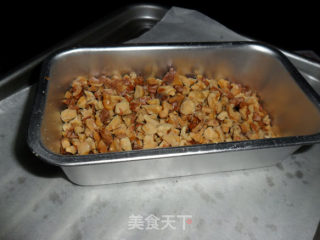 黄油对抗战-改良花生核桃玛芬杯的做法步骤：2