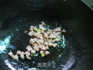 一碗剩饭的华丽变身——辣白菜炒饭的做法步骤：4