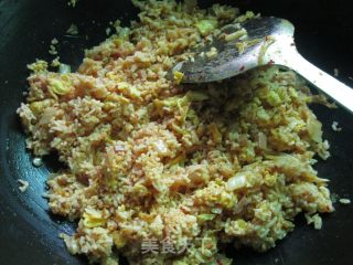 一碗剩饭的华丽变身——辣白菜炒饭的做法步骤：8