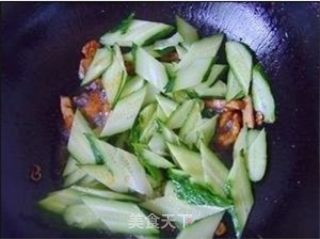 青椒黄瓜炒肉的做法步骤：7