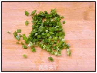 韭菜木耳蒸蛋的做法步骤：2