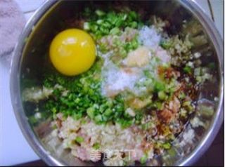 蛋皮肉卷的做法步骤：4