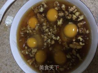 鸡蛋核桃炖酒的做法
