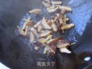 香菇炒鸭胗的做法步骤：4