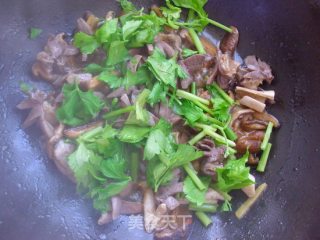 香菇炒鸭胗的做法步骤：8
