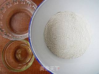 迷你脆底鸡肉比萨的做法步骤：1