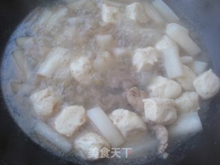 鸭肝鱼丸白萝卜汤的做法步骤：4