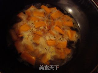 咸蛋炒南瓜的做法步骤：2