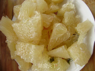 健康饮品----柚子冰糖水的做法步骤：2