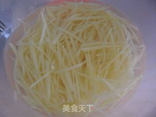 酸辣土豆丝的做法步骤：1
