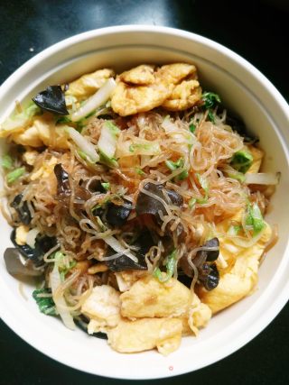 青菜木耳炒米线的做法