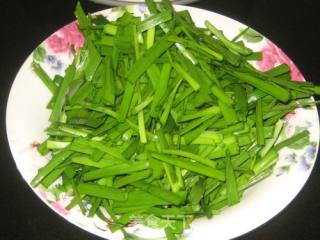 韭菜炒羊肝的做法步骤：1