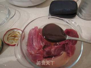 蜜汁烤叉烧的做法步骤：3