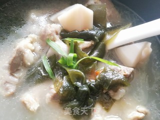 老火靓汤：莲藕海带大骨汤的做法