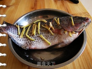 清蒸福寿鱼的做法步骤：1
