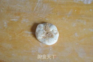 麻盐玫瑰花卷－－要想甜加点盐的做法步骤：4