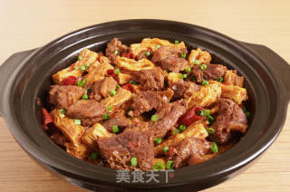 腐竹牛腩煲的做法