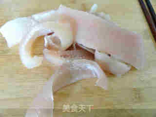 虎皮青椒炒肉皮的做法步骤：2
