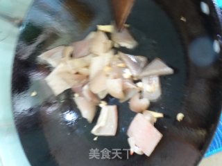 虎皮青椒炒肉皮的做法步骤：7
