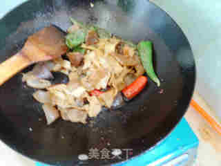 虎皮青椒炒肉皮的做法步骤：9