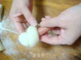 鲜奶肉肠卷的做法步骤：5