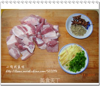 家常红烧肉的做法步骤：1