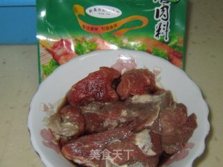 洋葱彩椒牛肉披萨的做法步骤：2