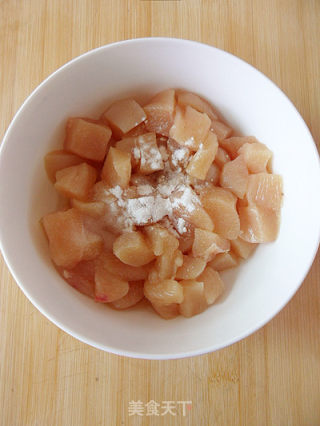 【家常菜】芝麻蒜香鸡丁  （5分钟快手菜）的做法步骤：6