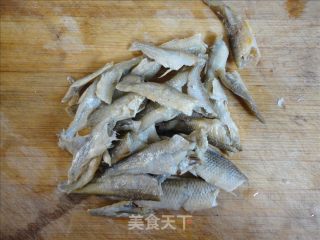 豆豉小鱼干的做法步骤：2