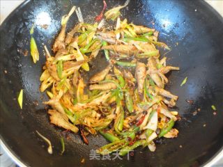 豆豉小鱼干的做法步骤：9
