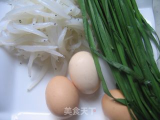 银鱼韭菜炒蛋的做法步骤：1