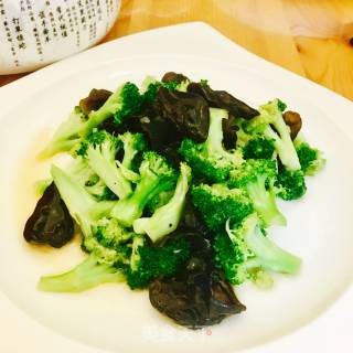 素炒西兰花的做法
