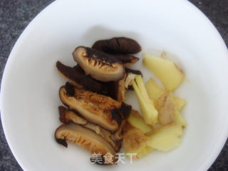 rabbit私房菜—鸡腿蘑炖排骨的做法步骤：3