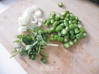 香满口的快手菜-------辣炒油渣的做法步骤：2