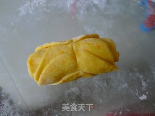 奶香玫瑰馒头的做法步骤：6