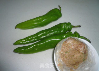 尖椒酿肉的做法步骤：1